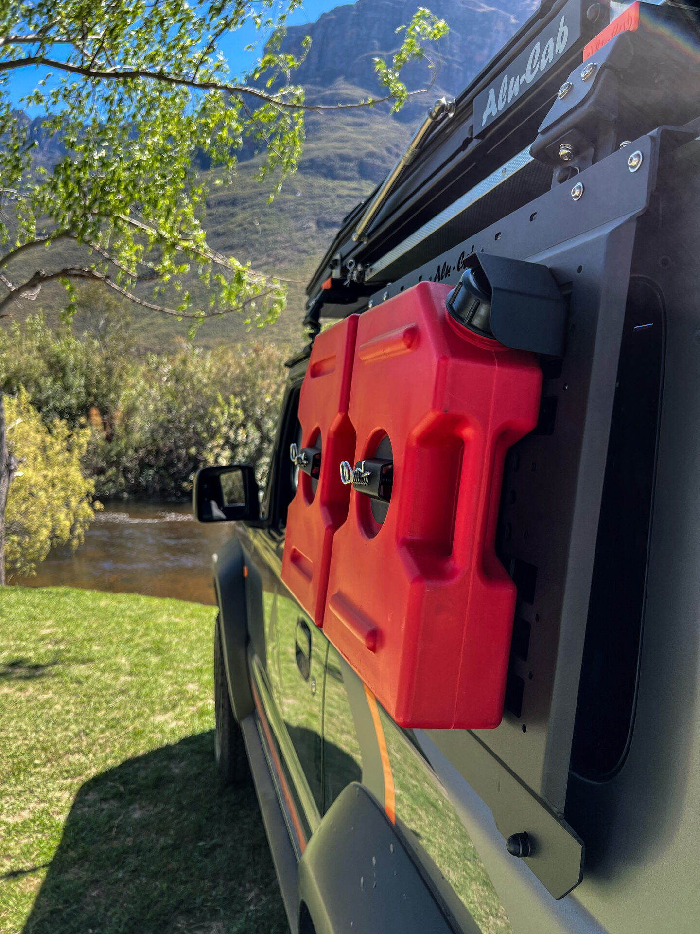 AluCab JIMNY Exterior Molle Plate alucab-jimny-exterior-molle-plate