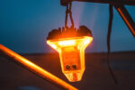 LightRanger 2000 באור ענבר ליד רכב שטח